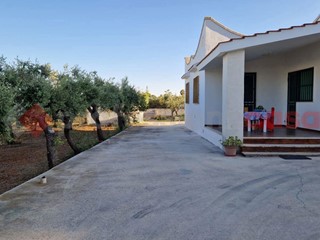 Villa bifamiliare in Vendita a Manduria, 220'000€, 190 m²