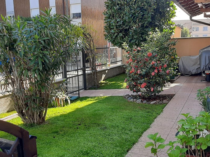 Villa in Vendita a Garbagnate Milanese, zona Centro, 340'000€, 170 m², arredato