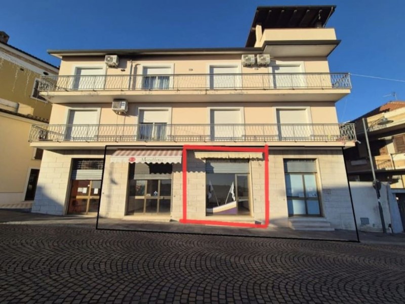 Negozio in Vendita a Miglianico, 36'000€, 36 m²