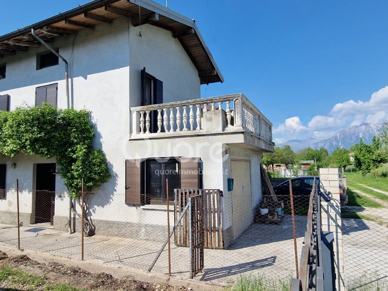 Villetta a schiera in Vendita a Buja, zona Tomba, 98'000€, 183 m²