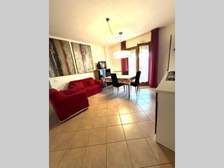 Trilocale in Vendita a Campiglia Marittima, zona Venturina, 225'000&euro;, 78 m², arredato, con Box