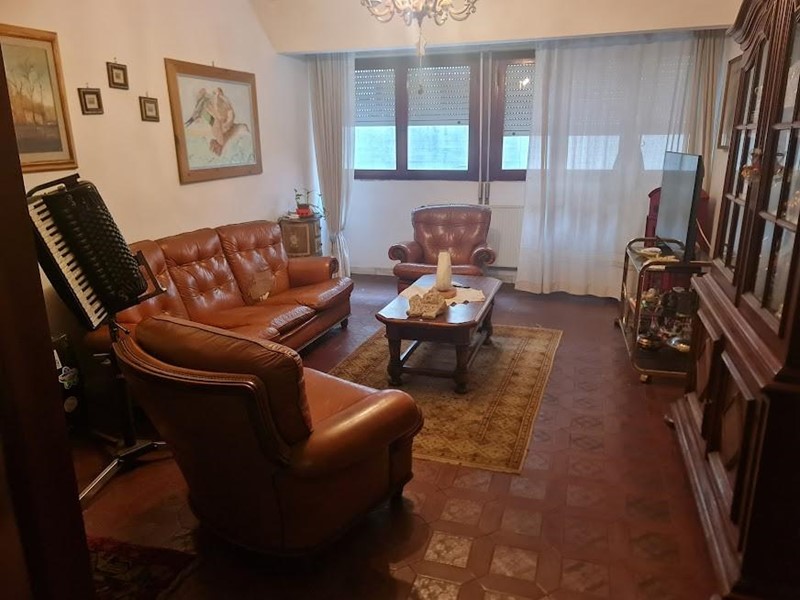 Quadrilocale in Vendita a Carrara, zona Marina di Carrara, 200'000€, 106 m²