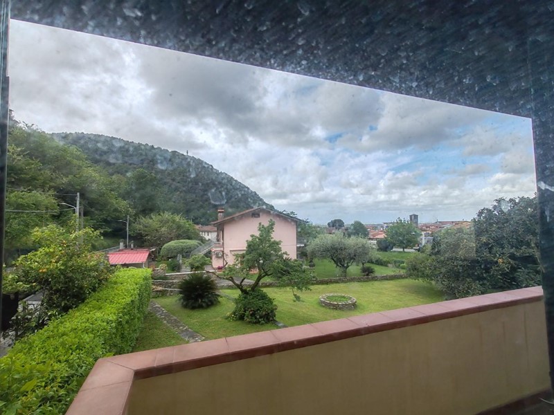 Villa bifamiliare in Vendita a Montignoso, zona Capanne, 480'000€, 190 m²