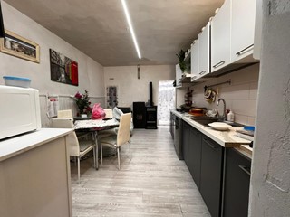 Quadrilocale in Vendita a Cascina, 140'000€, 75 m²