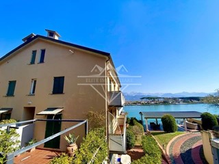 Trilocale in Vendita a Ameglia, zona Bocca di Magra, 395'000€, 120 m², arredato, con Box