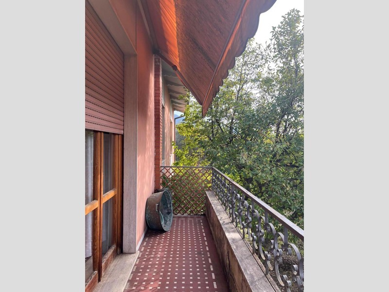 Casa Indipendente in Vendita a Massa, zona Mirteto, 470'000&euro;, 270 m²