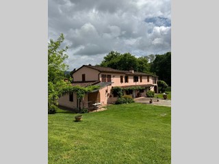 Casale in Vendita a Capannori, zona Gragnano, 950'000€, 375 m², arredato