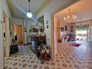 Appartamento in Vendita a Carrara, 240'000€, 105 m², arredato