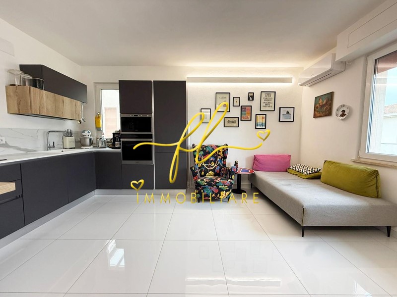 Trilocale in Vendita a Cecina, zona Cecina Marina, 235'000€, 63 m², con Box