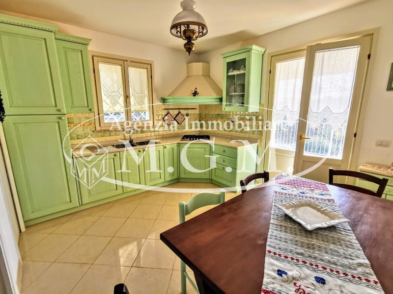 Villa in Vendita a Santa Maria a Monte, 443'000€, 213 m², con Box