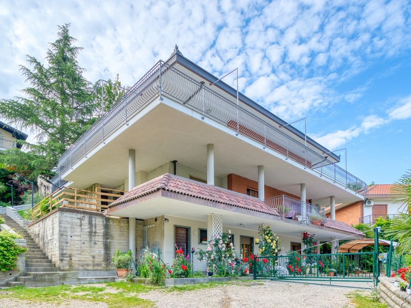 Quadrilocale in Vendita a Baldissero Torinese, 168'000€, 205 m²
