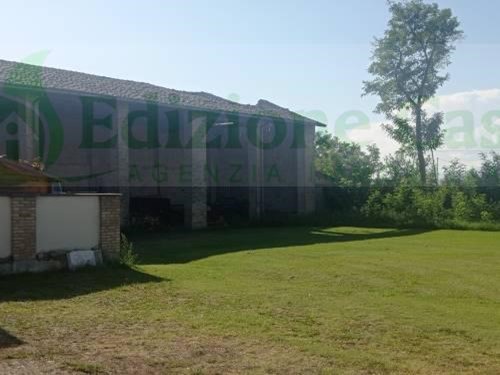 Casale in Vendita a Parma, 170'000€, 350 m²