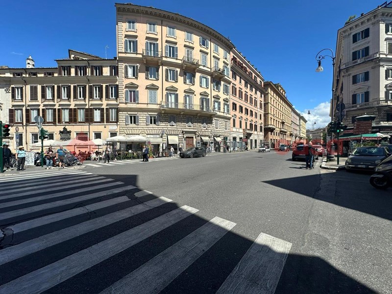Attività commerciale in Vendita a Roma, 46'000€, 50 m²
