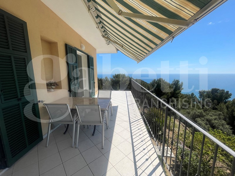Villa bifamiliare in Vendita a Costarainera, 1'065'000€, 240 m², arredato