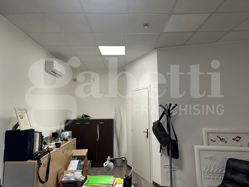 Ufficio in Affitto a Avellino, 400€, 20 m², arredato