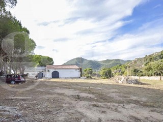 Capannone in Vendita a Olbia, 160'000€, 200 m²