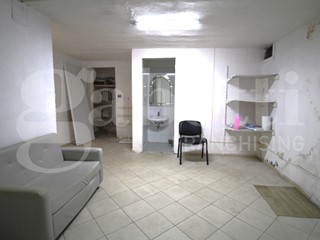 Negozio in Affitto a Arzano, 400€, 20 m²