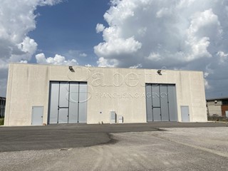 Capannone in Vendita a Terre del Reno, 180'000€, 600 m²