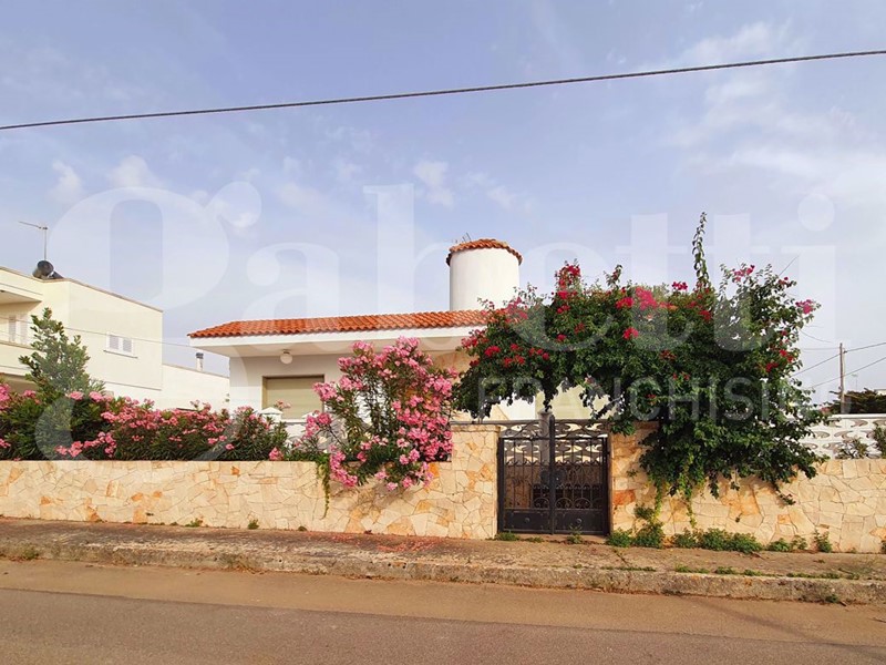 Villa in Vendita a Racale, 295'000€, 320 m²