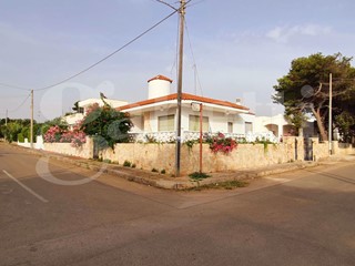 Villa in Vendita a Racale, 295'000€, 320 m²