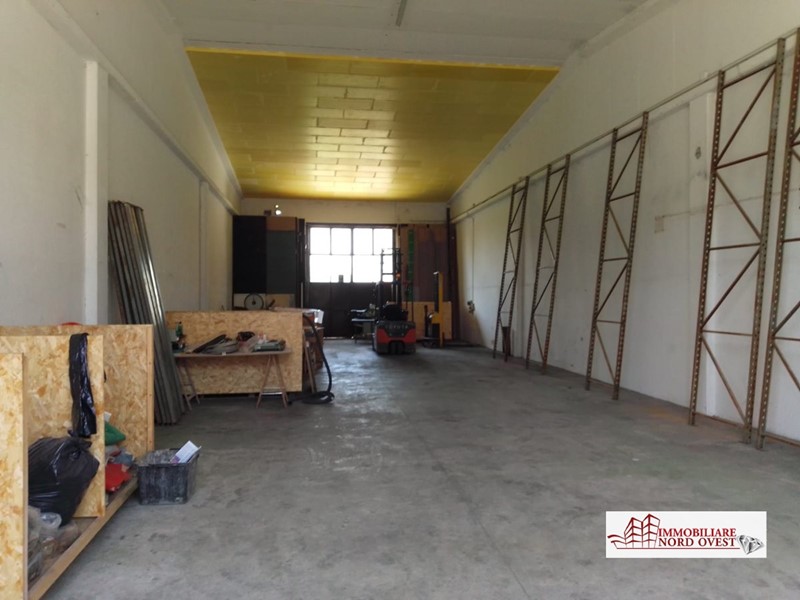 Capannone in Vendita a Settimo Milanese, 140'000€, 100 m²