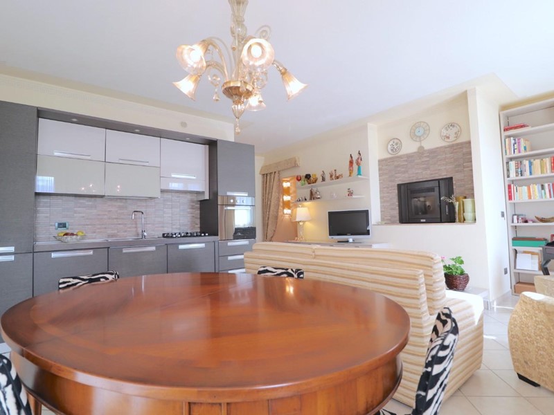 Trilocale in Vendita a Siena, zona La Tognazza, 270'000&euro;, 82 m², arredato, con Box