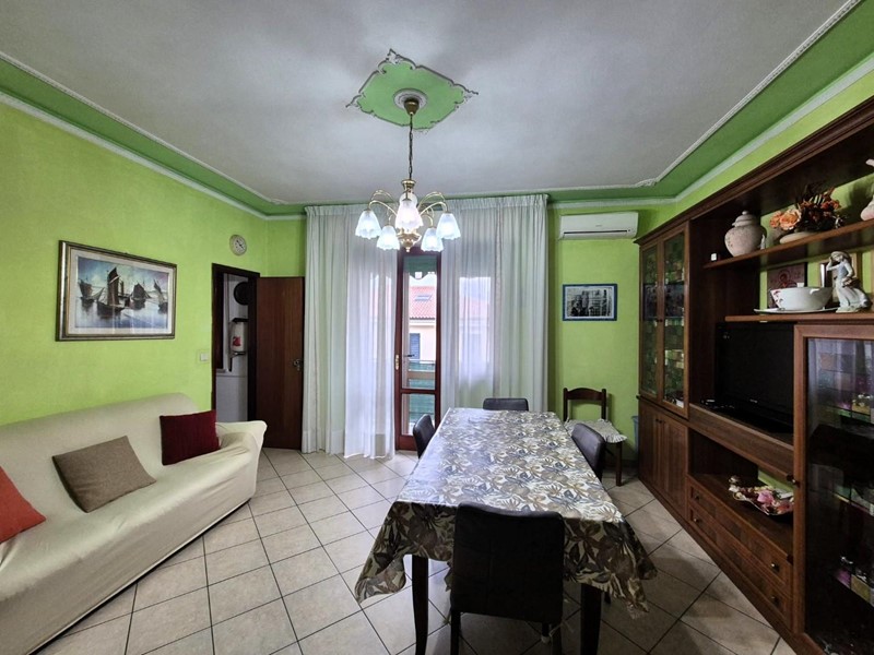 Quadrilocale in Vendita a Fucecchio, 100'000€, 100 m², arredato, con Box