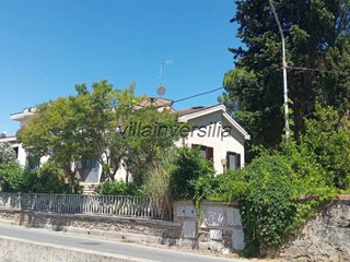 Villa in Vendita a Colle di Val D'Elsa, 840'000&euro;, 450 m², arredato, con Box
