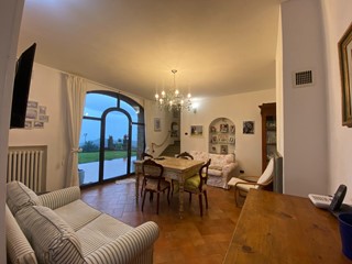 Casale in Vendita a Carmignano, 450'000€, 188 m², arredato
