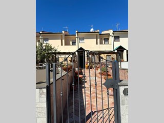 Villetta a schiera in Vendita a Campiglia Marittima, zona Venturina, 310'000&euro;, 135 m², arredato, con Box