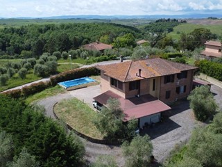 Villa in Vendita a Castelnuovo Berardenga, zona Guistrigona, 750'000€, 277 m², arredato, con Box