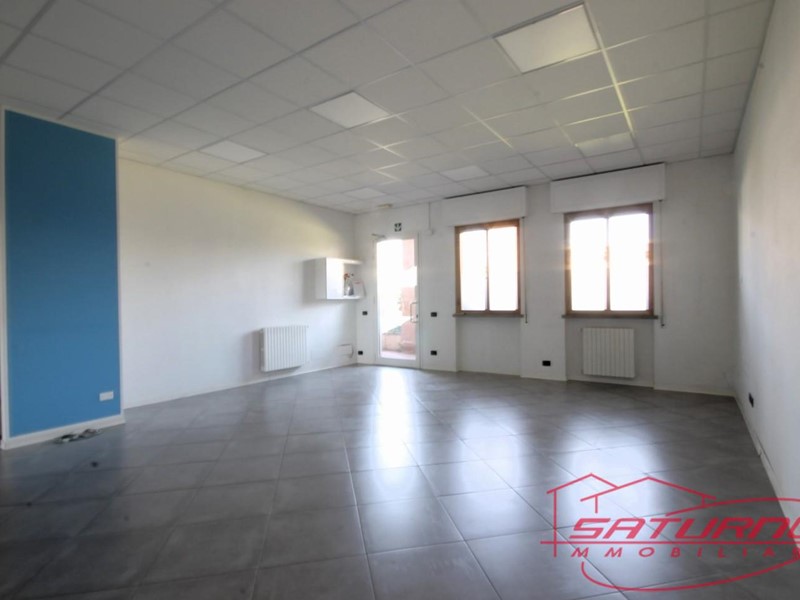 Immobile commerciale in Affitto a Capannori, zona Lunata, 650€, 60 m²