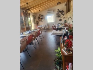 Attività commerciale in Affitto a Petralia Soprana, 2'000€, 250 m²