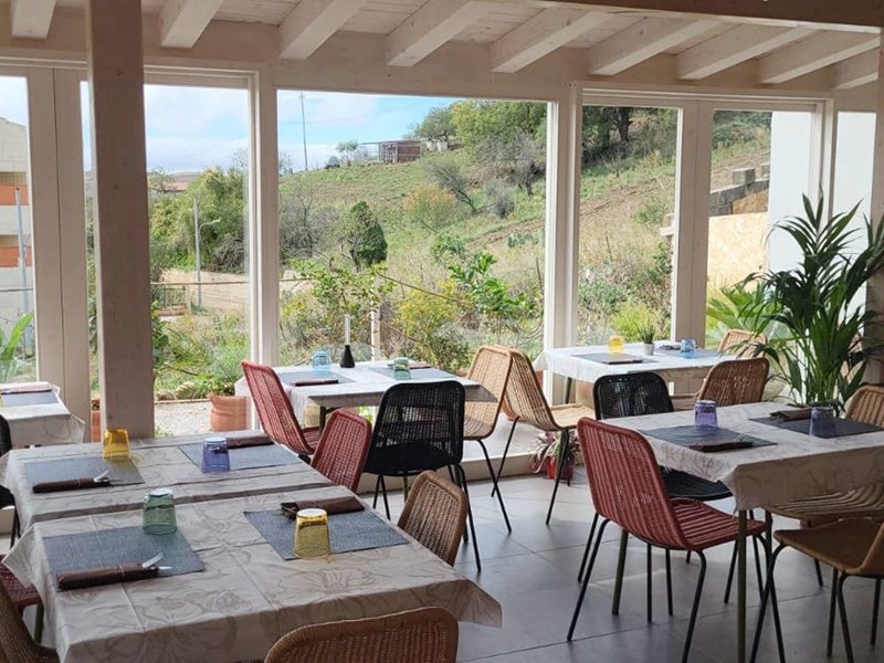 Attività commerciale in Affitto a Petralia Soprana, 2'000€, 250 m²