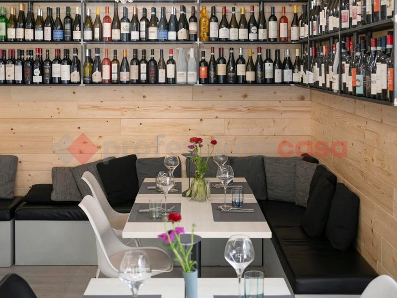 Attività commerciale in Affitto a Fiuggi, 2'800€, 200 m²