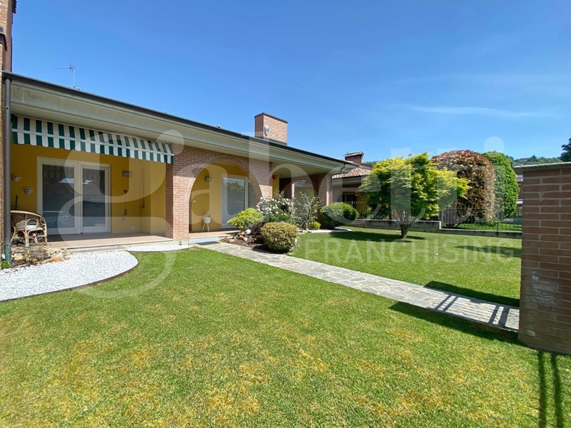 Villa in Vendita a Bra, 150 m²