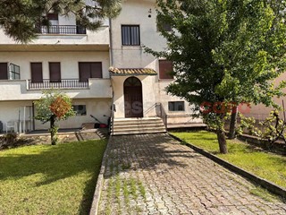 Quadrilocale in Vendita a Avezzano, 125'000€, 130 m²