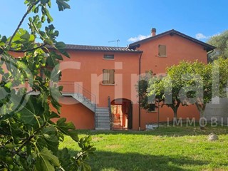 Appartamento in Vendita a Gualdo Tadino, 285'000€, 390 m², arredato