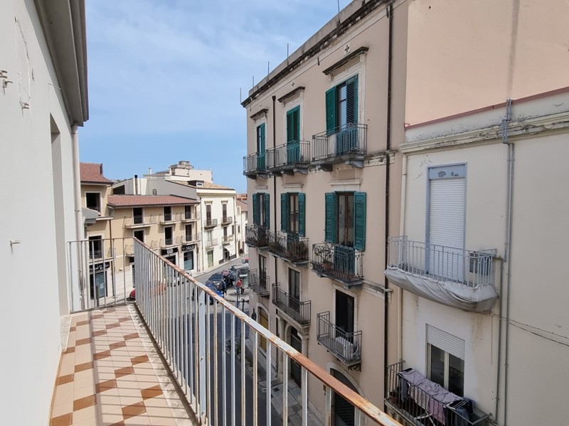 Appartamento in Vendita a Barcellona Pozzo di Gotto, 140'000€, 175 m²