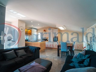 Trilocale in Vendita a Casoria, 190'000€, 90 m², arredato