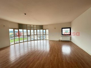 Ufficio in Affitto a Arezzo, 1'200€, 119 m²