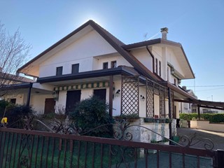 Villa in Vendita a Adria, 299'000€, 288 m²