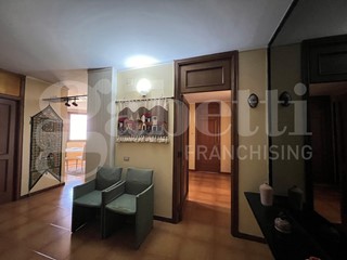 Ufficio in Affitto a Formia, 900€, 120 m²
