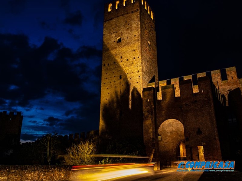 Casa Semi Indipendente in Vendita a Montagnana, 85'000€, 300 m²