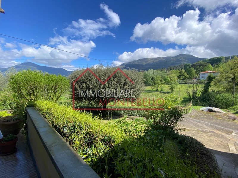 Villa in Vendita a Camaiore, 770'000&euro;, 360 m², arredato