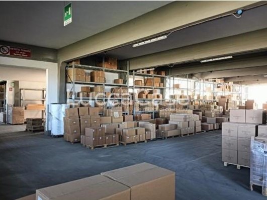 Capannone in Vendita a Monsummano Terme, 1'060'000€, 1780 m²