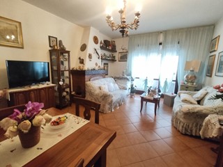 Appartamento in Vendita a Seravezza, zona Querceta, 340'000&euro;, 85 m², arredato