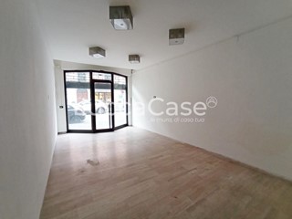 Immobile commerciale in Affitto a Altopascio, 750€, 50 m²