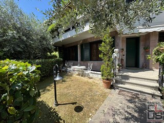 Appartamento in Vendita a Empoli, zona Serravalle, 460'000€, 180 m²