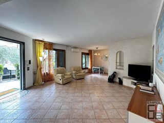 Appartamento in Vendita a Empoli, zona Serravalle, 390'000&euro;, 180 m²